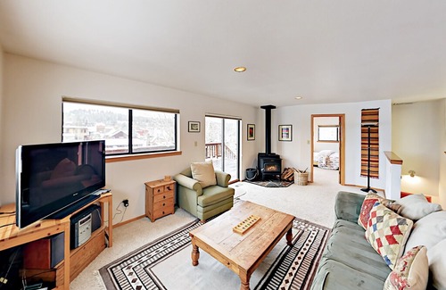 Downtown House | Truckee Riverfront Retreat | Walk to Downtown | Near Slopes, Lake, Bike Trail