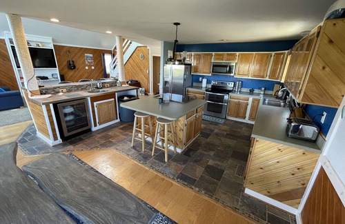 South Nags Head House | True Owner Rental, Hot Tub, EV Charger, Putt Putt, Corn Hole, Linens Included….