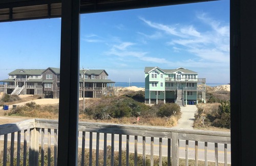 South Nags Head House | True Owner Rental, Hot Tub, EV Charger, Putt Putt, Corn Hole, Linens Included….
