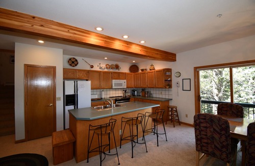 Four O'Clock Condo | True Ski-In & Out- Chair Across the Street /Spacious Condo/Weekly Discount