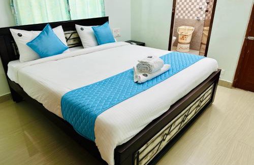 Tirupati Apartment | TrueLife Comfort Inn - Near PS4 veg restaurant - On way to Balaji Temple - 2BHK AC apartments - Coffee Tea Milk - Fast WiFi, Kitchen, Dining, Android TV, Parking - Easy access to Airport, Railway Station and to all Temples - Top service with lots of Love