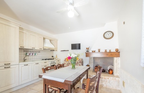 San Michele Salentino Cottage | Trullo California - Ceglie Messa...