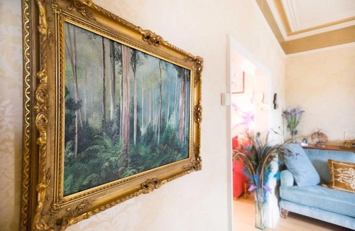 Trafford House | Truly stunning large house in a central location