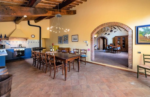 San Gimignano Villa | Truly Tuscan villa with Pool and Jacuzzi, ideal for groups, 6km to San Gimignano