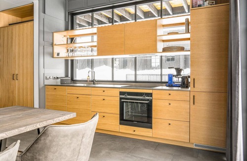 Stoten House | Try a comfortable mountain vacation near the river, Görälven
