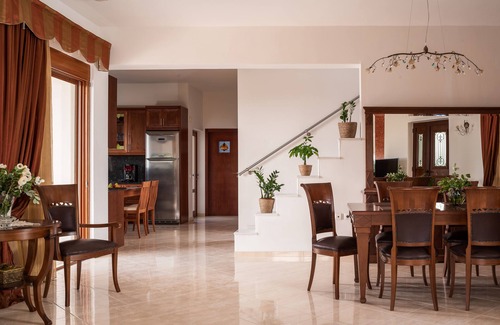 Houdetsi Villa | Tsourlakis Residence, 50m2 Pool, Gym, Walking distance to Shops & Total Privacy
