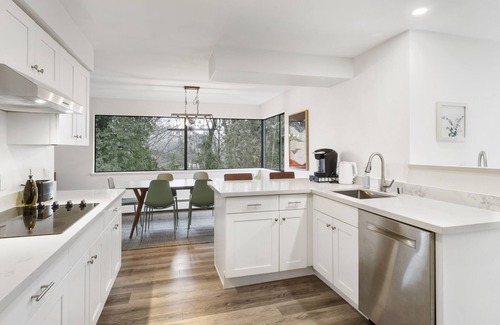 Tukwila House | Tucked Away in the Treetops