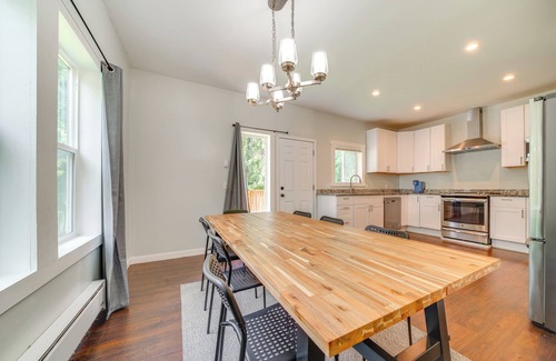 Tukwila House | Tukwila Townhome: 12 Mi to Seattle!