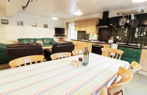Perth Cottage | TULCHAN LODGE, pet friendly, with open fire in Crieff