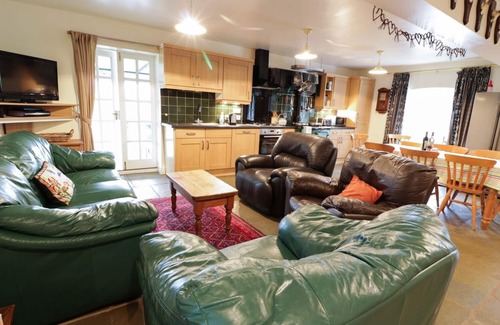 Perth Cottage | TULCHAN LODGE, pet friendly, with open fire in Crieff