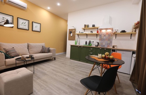 Kentron Apartment | ❃Tulip ✔1BR ✔ Self Checkin ✔ Garden ✔ BBQ ✔Netflix