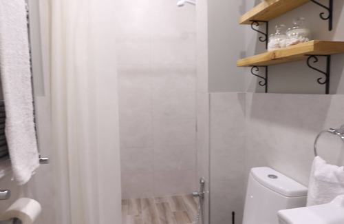 Kentron Apartment | ❃Tulip ✔1BR ✔ Self Checkin ✔ Garden ✔ BBQ ✔Netflix
