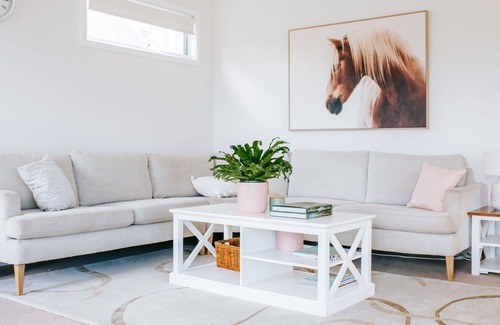 Balnarring House | Tully View Beach House Take it easy and revel in the spacious, cozy, sunlit family holiday home.
