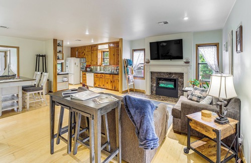 Tulsa Cottage | Tulsa Cottage w/Hot Tub: 4 Mi to Downtown