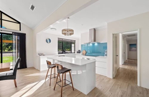 Margaret River House | Turf and Surf Luxe Retreat Backing onto Golf Course