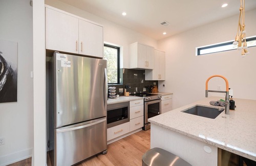 Wilmington House | Turf ROOFTOP w Games and more in Heart of Wilmington! Rent Multiple or One Unit! Unit C