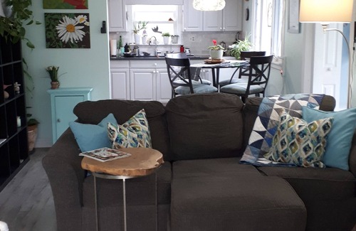 Turkey Point Cottage | Turkey Point Cottage one block from Lake Erie