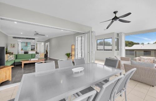 Palm Cove Apartment | Turquesa at Island Views—Beachfront Resort Living