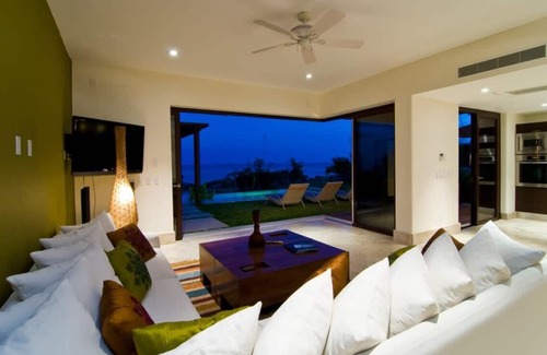 Emiliano Zapata Villa | Turquesa in Porta Fortuna by Personal Villas - Beautiful Pool and Beach