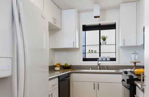 Waikiki Condo | Turquoise Ocean Views! Walk to Waikiki