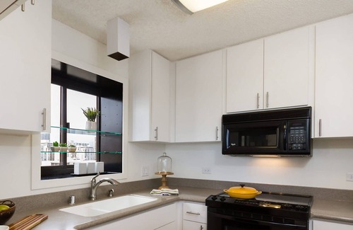 Waikiki Condo | Turquoise Ocean Views! Walk to Waikiki
