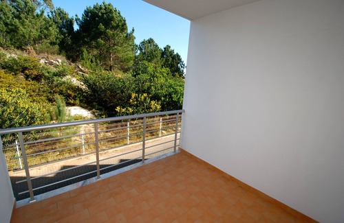 Nazare Apartment | Turtle - 3 bedroom apartment in Nazaré with 2 shared pools and private terrace
