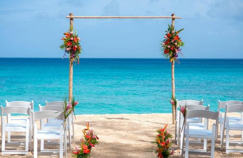 Maxwell Hotel | Turtle Beach by Elegant Hotels All Suites All Inclusive
