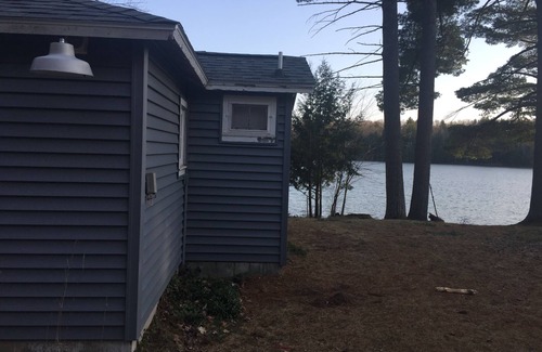 Wetmore Cottage | Turtle Cove on Town Lake: Golden Leaves & Lakeside Views – A Cozy Fall Retreat!