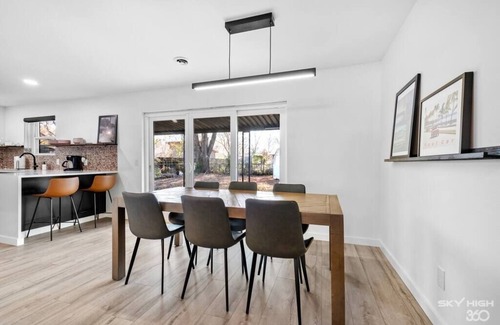 Rogers House | Turtle Creek Casa Sleeps 10