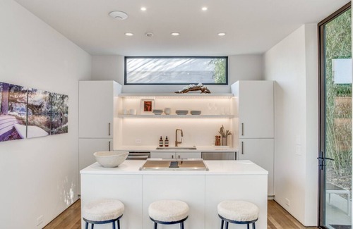 Oak Lawn Cottage | Turtle creek Trailhouse, adjoining the Katy Trail