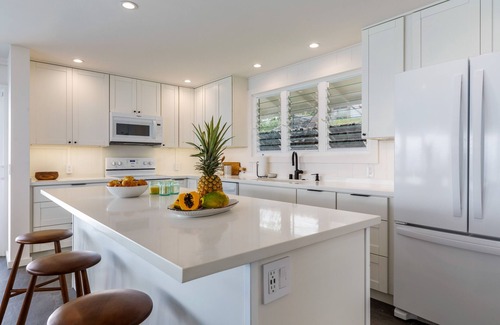 Kahaluu Bay House | Turtle Rock - Ocean Front Cottage with pool