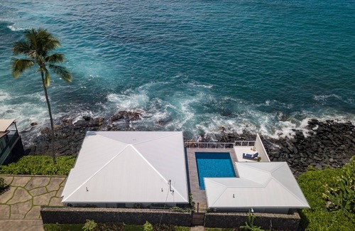 Kahaluu Bay House | Turtle Rock - Ocean Front Cottage with pool