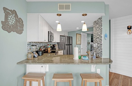 McCutcheon Field Condo | Turtle's Haven-Oceanview 1 BR Condo-2 pools, game room, gym, sauna, restaurants