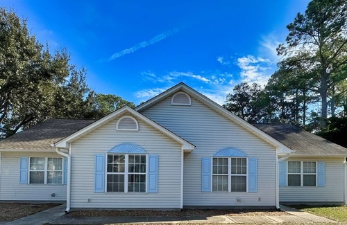 Murrells Inlet House | Turtle's Nest-Free BEACH pass! 2 King bedrooms, Golf/Fish, Walk to restaurants!