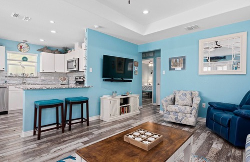 Rockport House | Turtle's Nest | Pet Friendly + Blocks to the Water