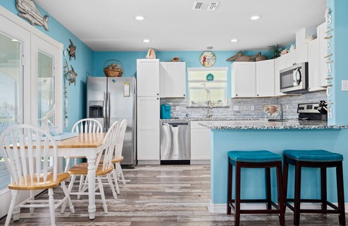 Rockport House | Turtle's Nest | Pet Friendly + Blocks to the Water