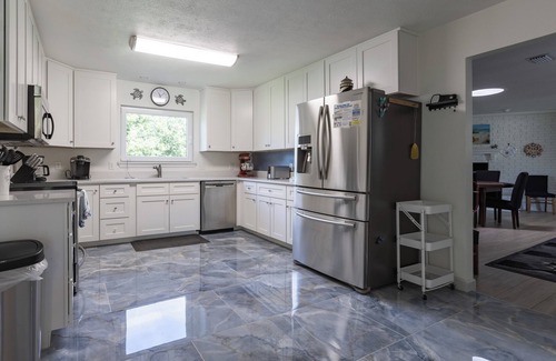 Foley House | Turtle Time Retreat- Shrimp Fest Available! Game Room, Hot Tub!
