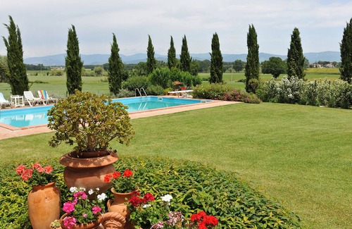 Piana Villa | Tuscan Style Family Friendly Villa With Large Pool.