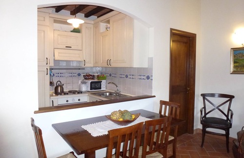 Cortona Apartment | Tuscan sun in elegant condo with private parking, at 3km from Cortona
