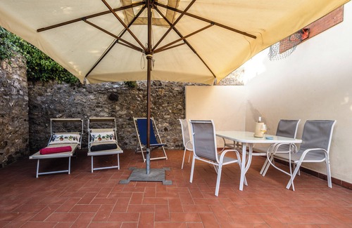 Livorno House | Tuscan vacation home with sea view and private garden
