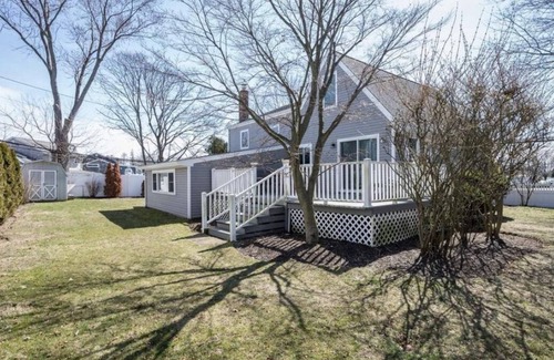 Plainedge House | Twin bedroom 1 minutes to Highway