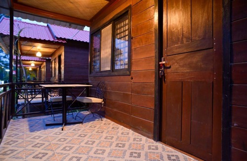 Siem Reap House | Twin Bedroom/Half way to Angkor Wat