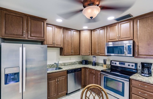 Yacht Club House | Twin house shared pool 2 King bedrooms, 1 sofa sleeps 8