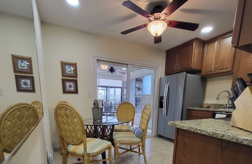 Caloosahatchee House | Twin house shared pool 2 King Beds, Pool Canal 5 Minutes To The River