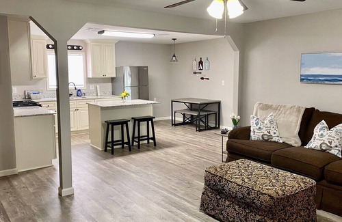 Lake Charles House | Twin Oaks Cozy Getaway in Lake Charles