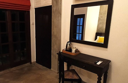 Polgasowita Villa | Twin or Double Room at Charming Villa -Wi-Fi & AC near Colombo