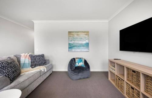 Aldinga Beach House | Twin Paradise - 8BR Paradise Point & Palms