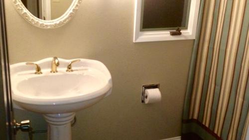 Mendenhaven House | Twin Peaks - Great Location! Walk to Mendenhall Glacier - DISCOUNTS ON TOURS!