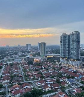 Central District Apartment | Twin Tower Residence Brand New Minimalist Suite 7pax 3 Min Walk from CIQ