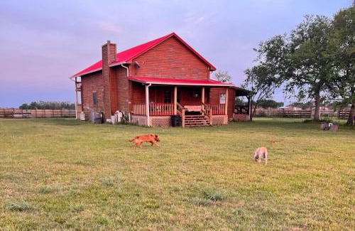 Okeechobee House | Twins Red Cabin Escape